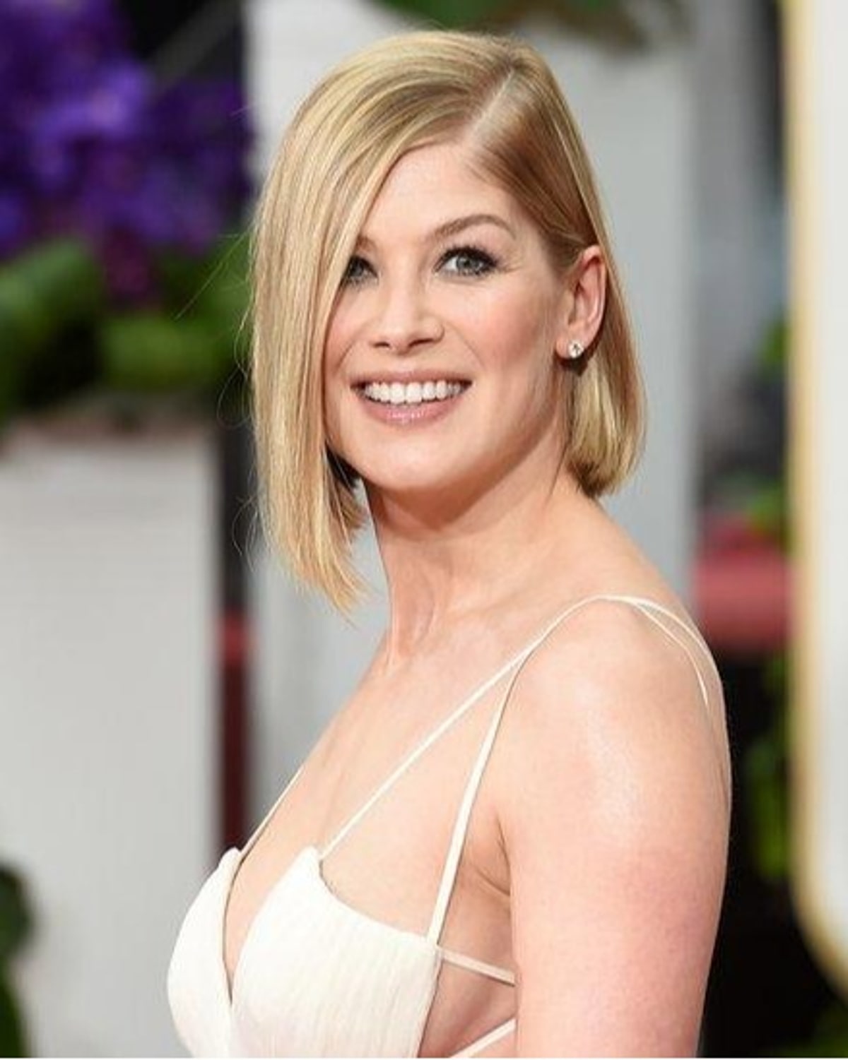 Rosamund: The Classic Name with Royal Elegance and Deep Roots